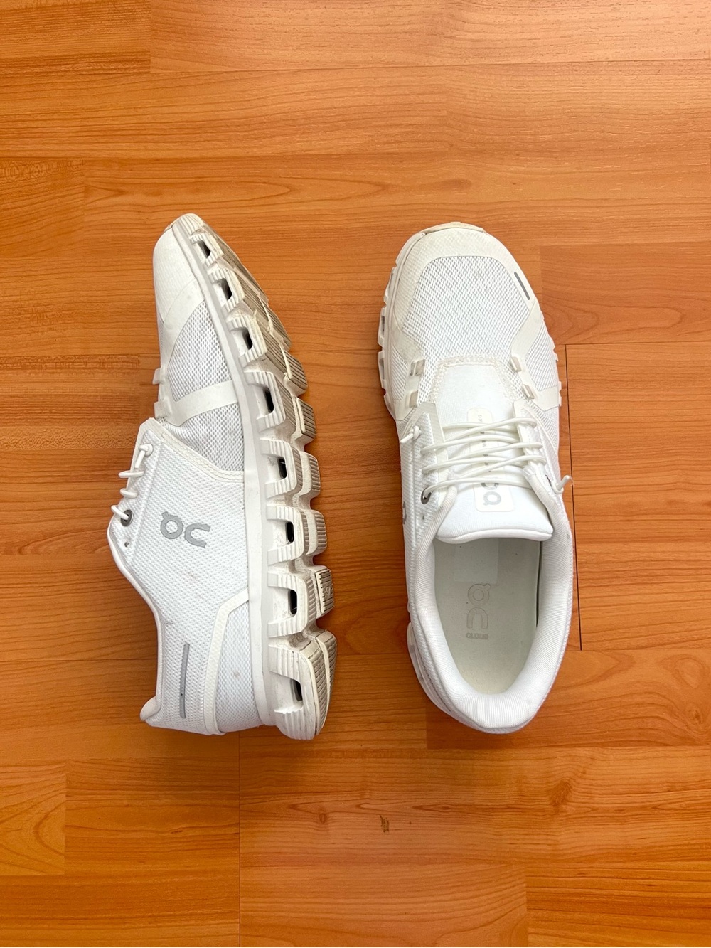 On Cloud 6 Men’s White Sneakers - Size 9